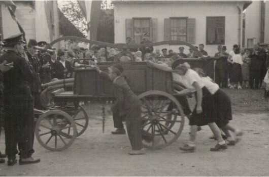 Mešana desetina pionirjev PGD Ropoča na sektorskih vajah na Cankovi leta 1954